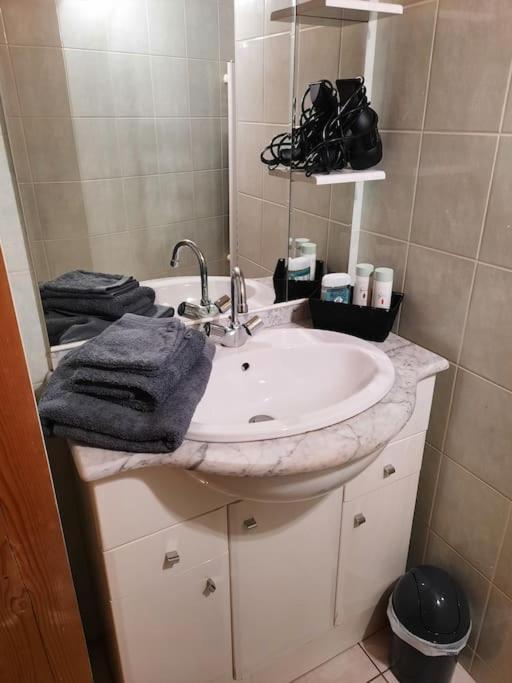 Le Petit Cocon Apartment Cerizay Ngoại thất bức ảnh